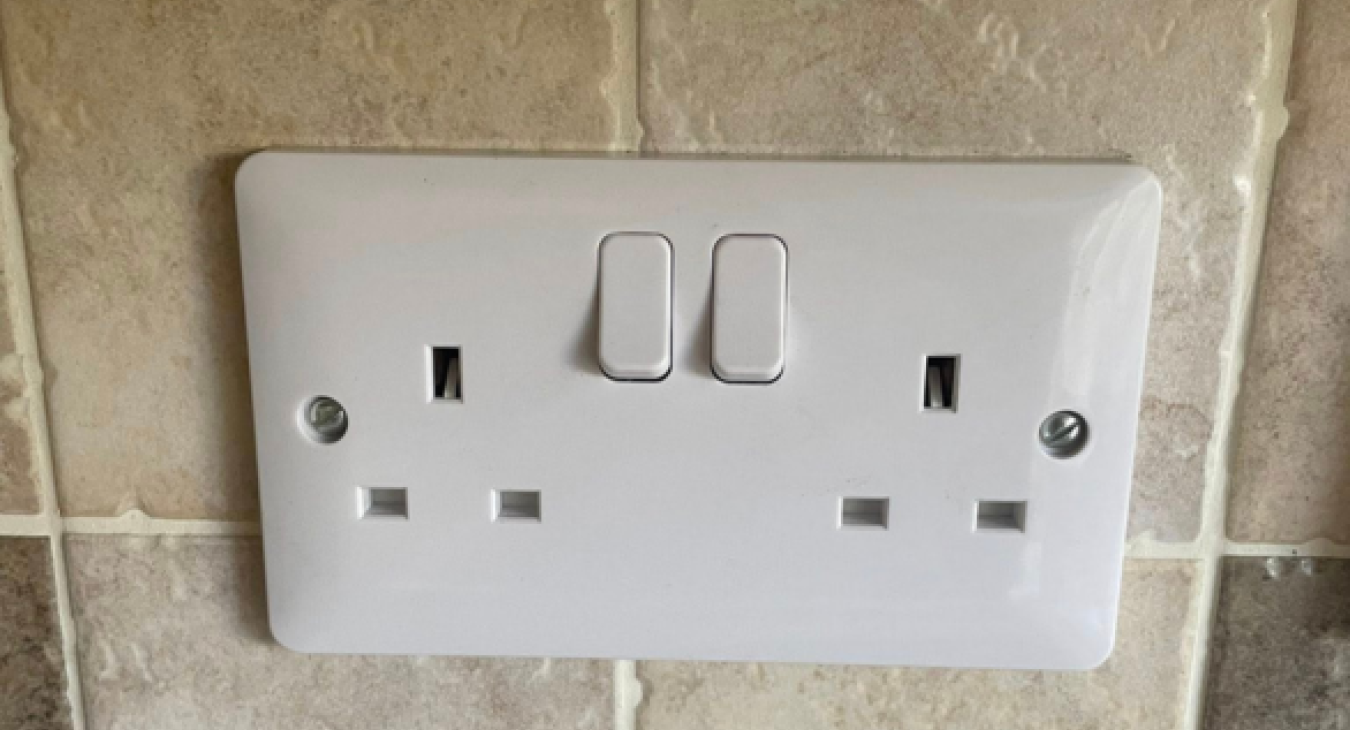 Who can repair a broken socket?